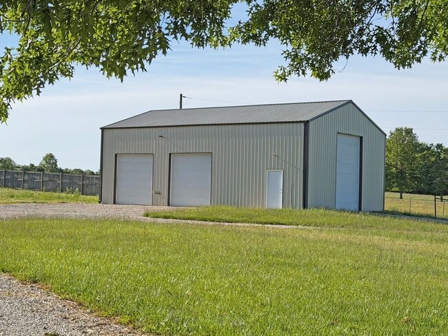 Building Photo - 5 Acres!! Country Home with Shop Building & Spacious Yard Available!