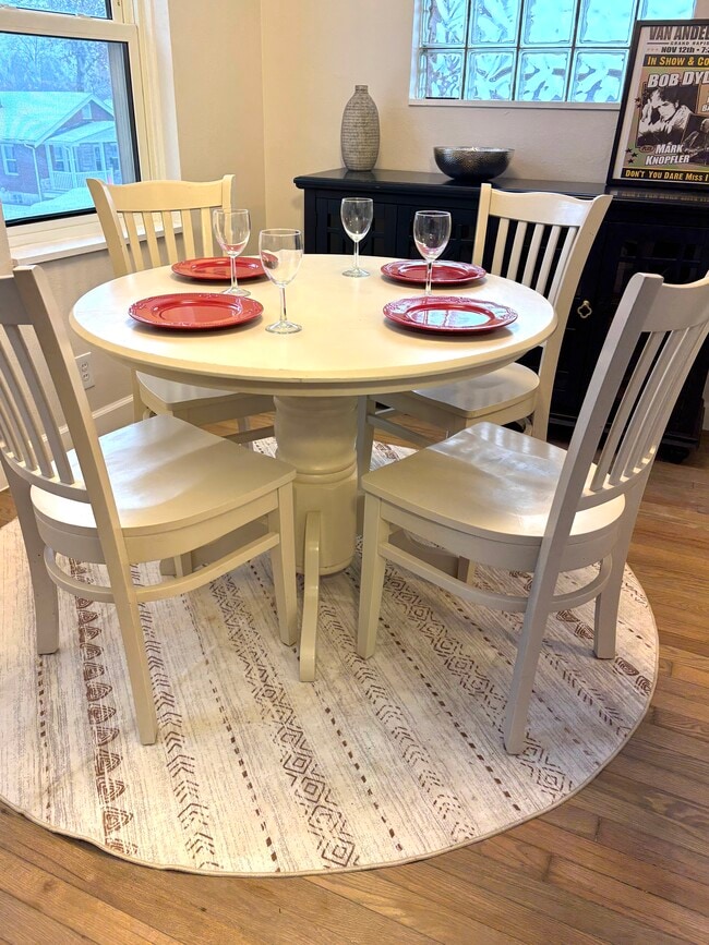 Building Photo - 5025 Lenox Ave