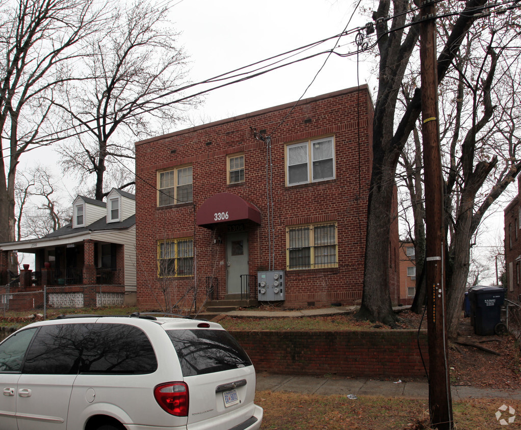 Building Photo - 3306 Dubois Pl SE