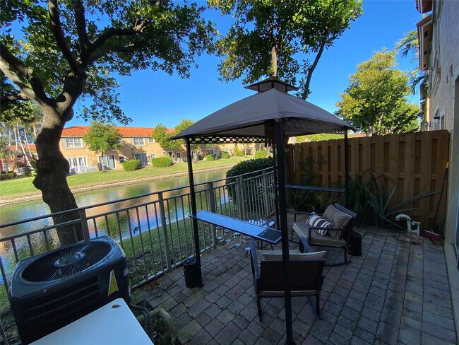 Foto del edificio - 4961 Windward Way