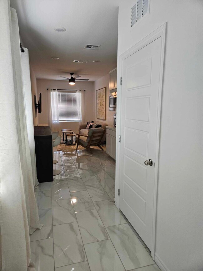 Foto del edificio - 8369 Aurora Ridge Ave