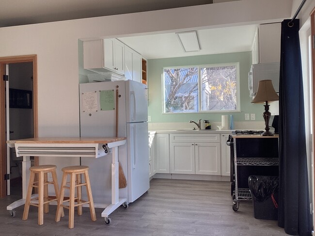 Kitchen full size new refrigerator/ hood vent microwave/ full size gas range. - 2519 Rheem Ave