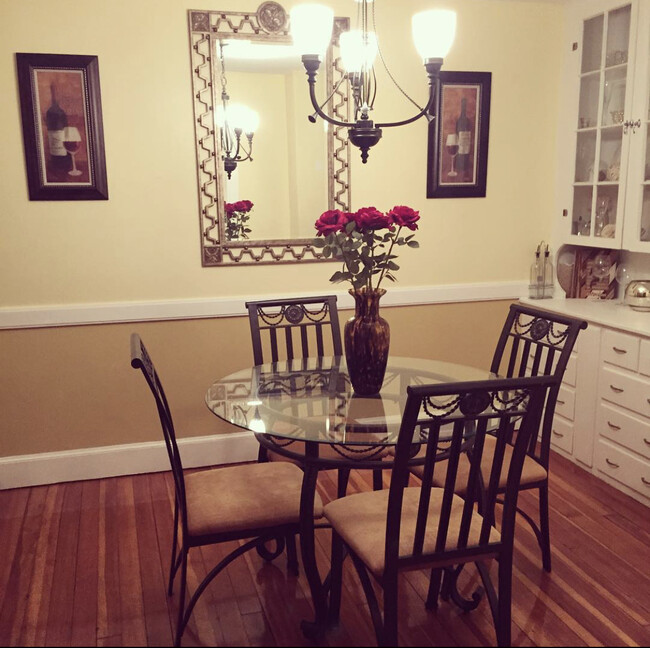 Dinning Room - 328 Waterman Ave