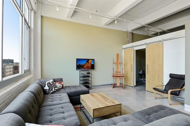 Building Photo - 700 N Washington Ave