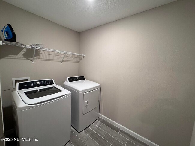 Foto del edificio - 10350 Alder Creek Ln