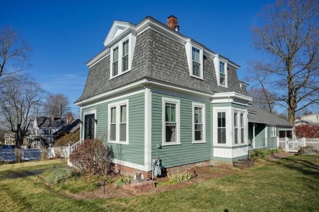 Foto del edificio - 32 Oak Hill Rd