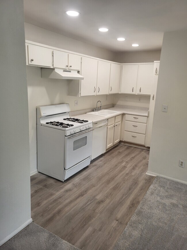 Building Photo - 562 Ebbtide Cir