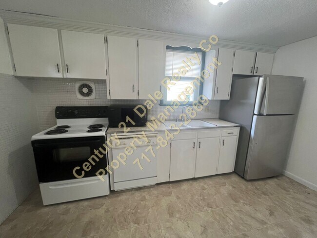 Foto del edificio - 2 Bedroom 1 Bath apartment with off street...
