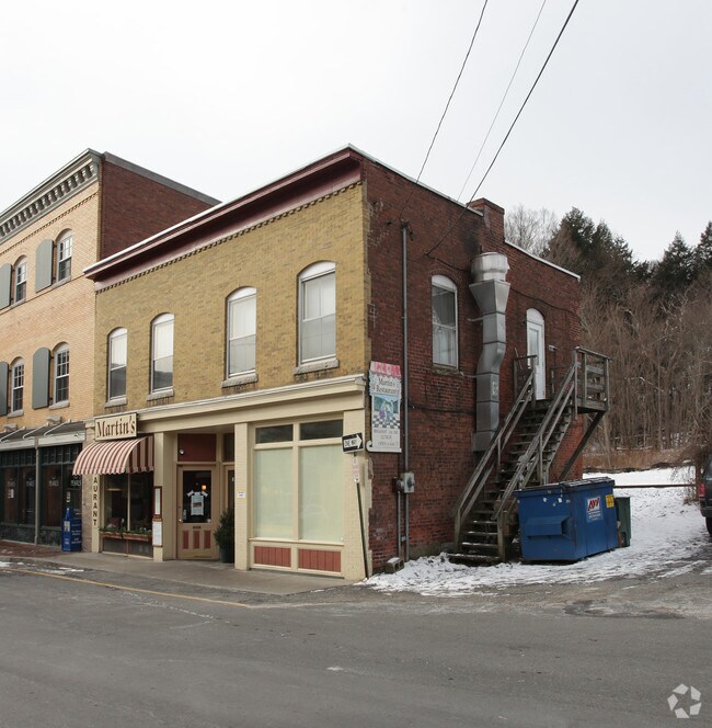 Primary Photo - 47 Railroad St