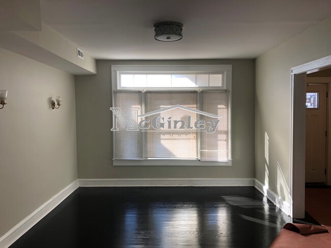 Building Photo - 4370 Sheldon Ave