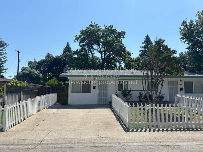 Building Photo - 2 Bedroom Duplex, all new, Central Heat an...