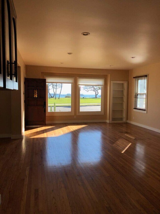 Spacious Living Room with ocean views! - 3535 E Ocean Blvd