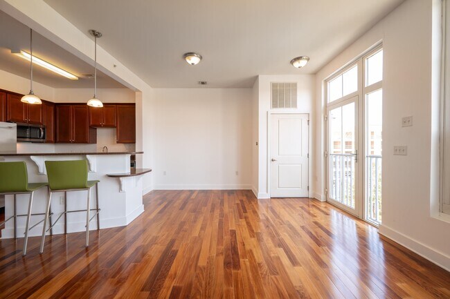 Foto del edificio - 55 Mallory Ave