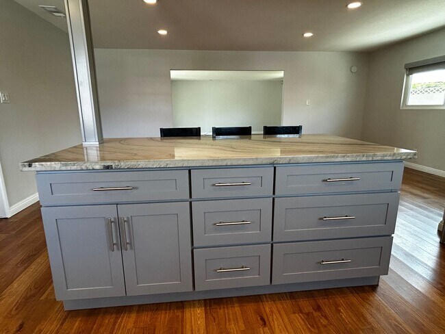 Building Photo - Beautifully Remodeled 3-Bedroom Home for Lease in a Highly Desirable Neighborhood