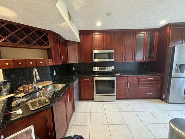 Building Photo - 8781 Wiles Rd
