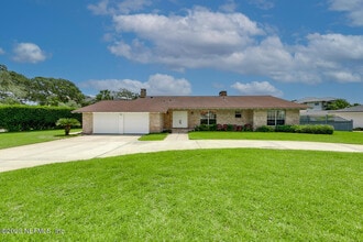 Building Photo - 221 Pablo Rd