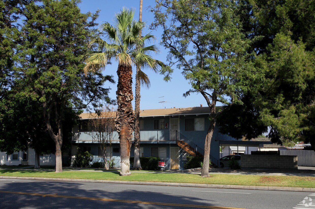 Primary Photo - 1137 W Grand Blvd
