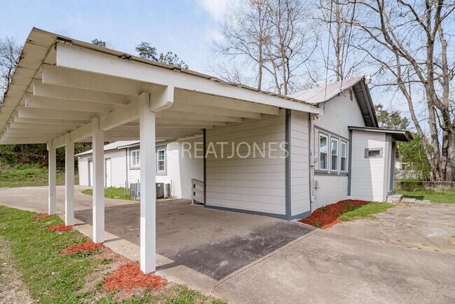 Building Photo - 1120 Pratt Hwy