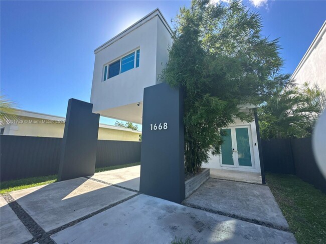 Foto del edificio - 1668 SW 29th Ave