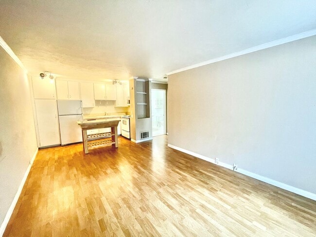 Building Photo - 1 Bedroom 1 Bath at Friars Pointe in San D...