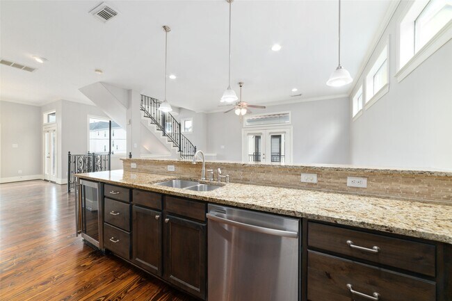 Foto del edificio - 1506 W 23rd St