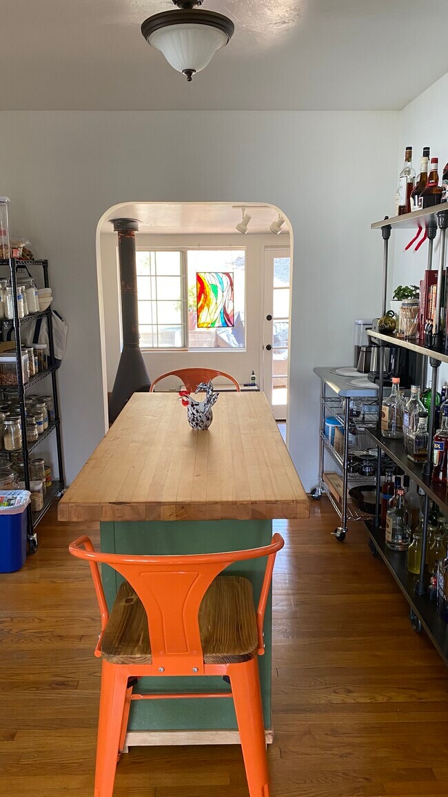 Comedor adyacente a la cocina - 5901 Vale Way