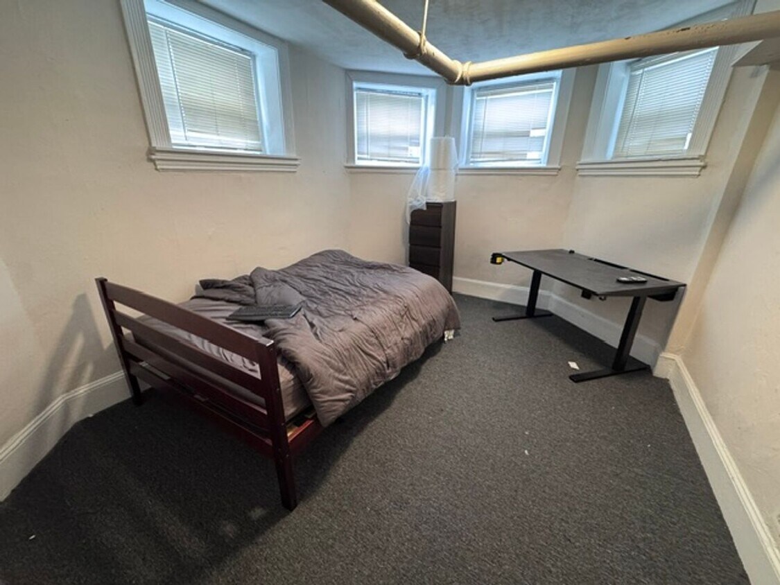 Building Photo - Beautiful two bedroom, heat included, dishwasher