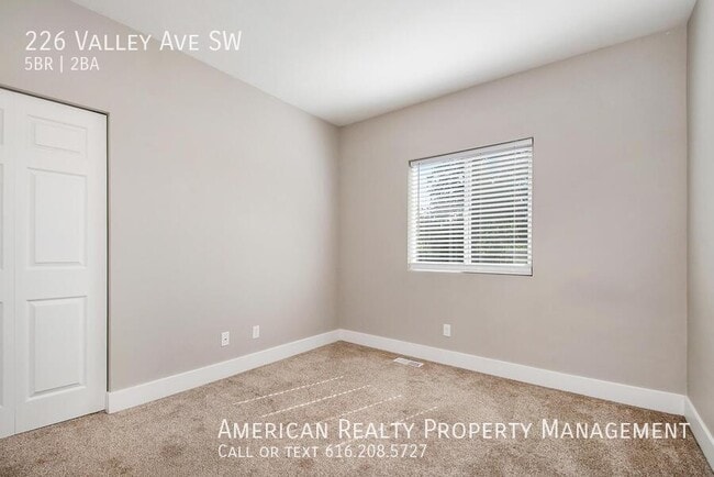 Building Photo - 226 Valley Ave SW