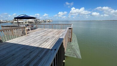 Building Photo - 1122 Makatea St