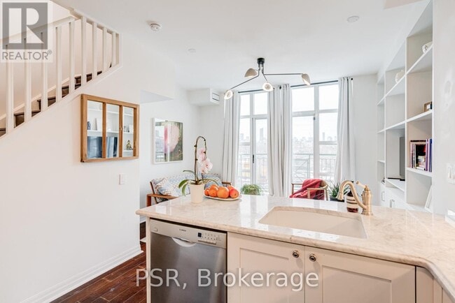 Photo du bâtiment - 901 Queen St W