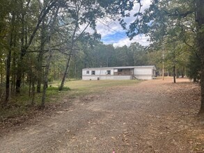 Building Photo - 190 Round Mountain Rd