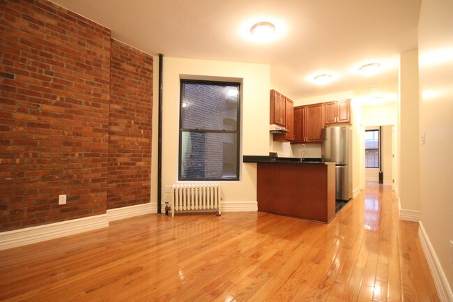 Building Photo - 211 W 80th St