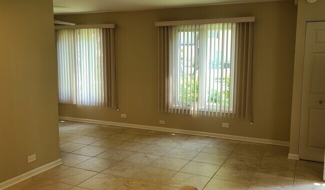 Building Photo - 1170 Cove Dr