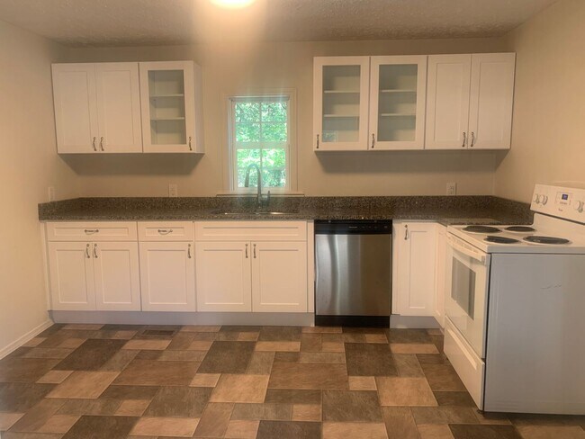 Building Photo - Cozy Home with Lots To Offer