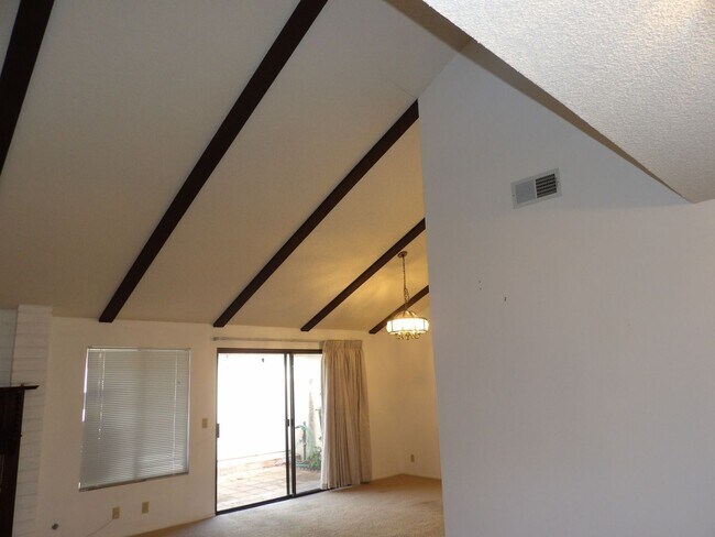 Foto del edificio - 3946 Mesa Cir Dr