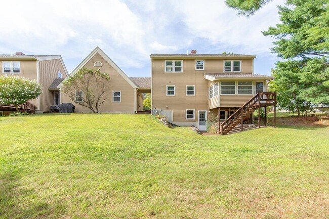 Foto del edificio - 246 Winding Pond Rd