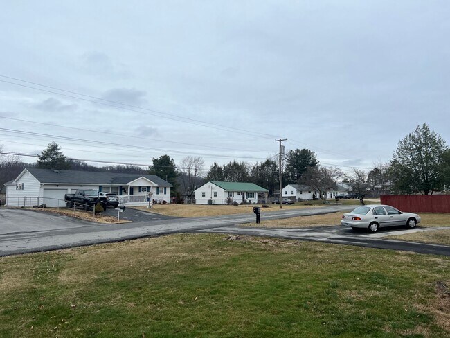 Foto del edificio - BLUE RIDGE SUBDIVISION READY TO MOVE IN