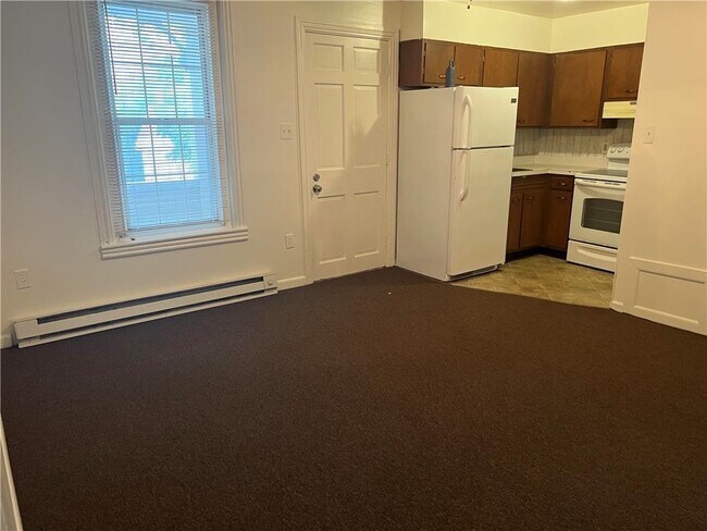 Building Photo - 215 W Broad St