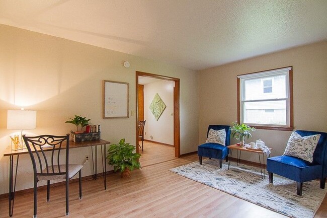 Building Photo - 306 Sycamore St