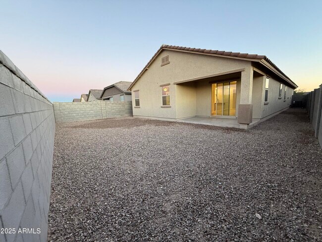 Foto del edificio - 23436 W Winslow Ave