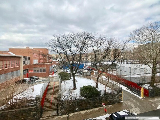 Building Photo - 520 W 136th St