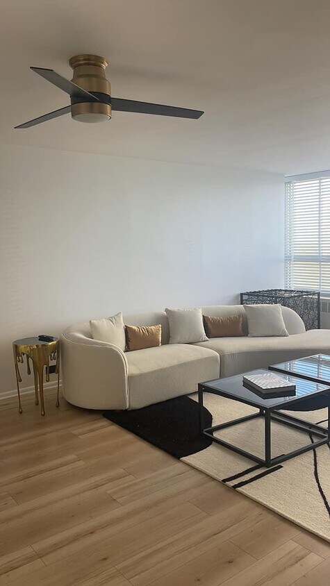 living room - 4800 S Chicago Beach Dr