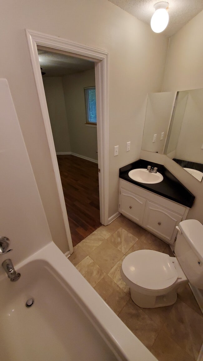 Building Photo - 735 Germantown Cir
