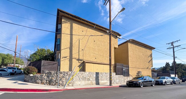 Foto del edificio - 10256 McClemont Ave