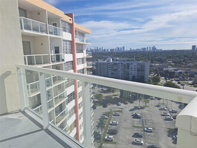 Foto del edificio - 1351 NE Miami Gardens Dr