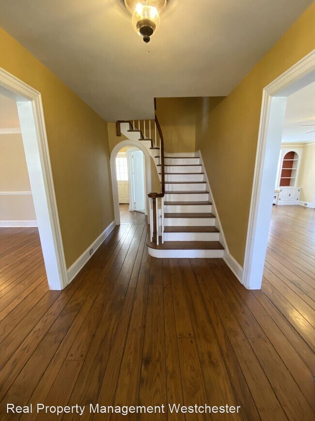 Building Photo - 5 br, 3 bath House - 33 Parkway Drive