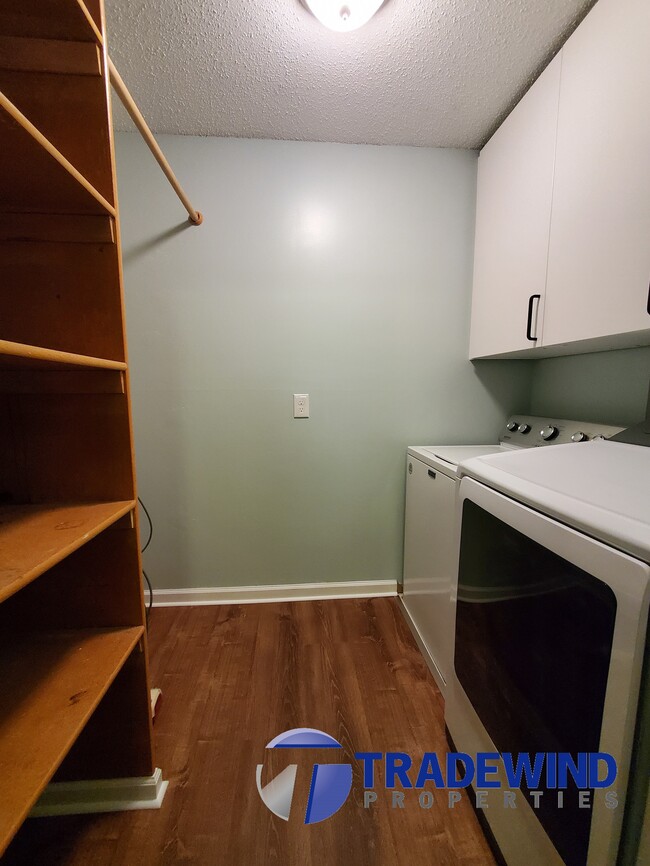 Building Photo - 5697 Green Circle Dr