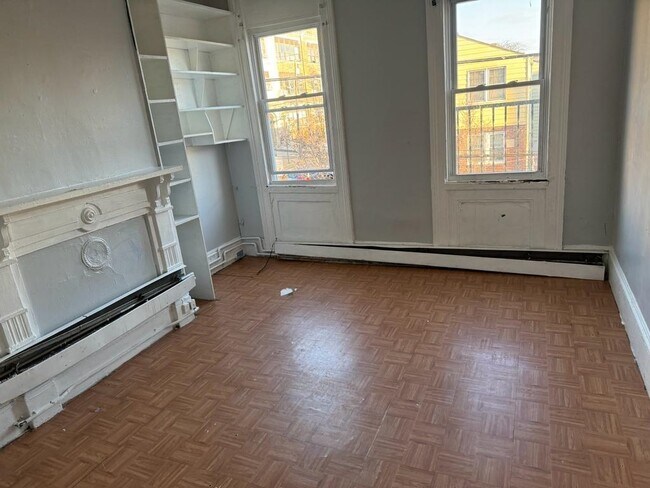 Building Photo - 527 5th St