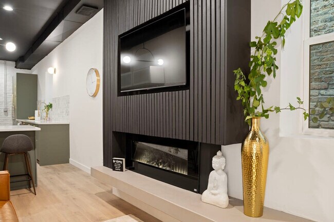 Building Photo - 2655 W Huron St