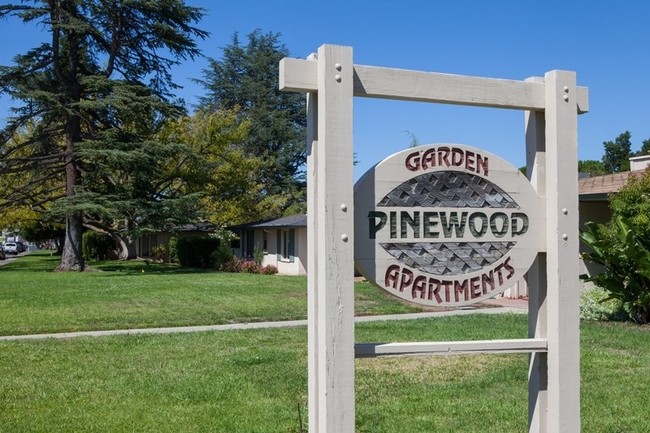 Pinewood Garden Apartaments - Pinewood Garden Apartments